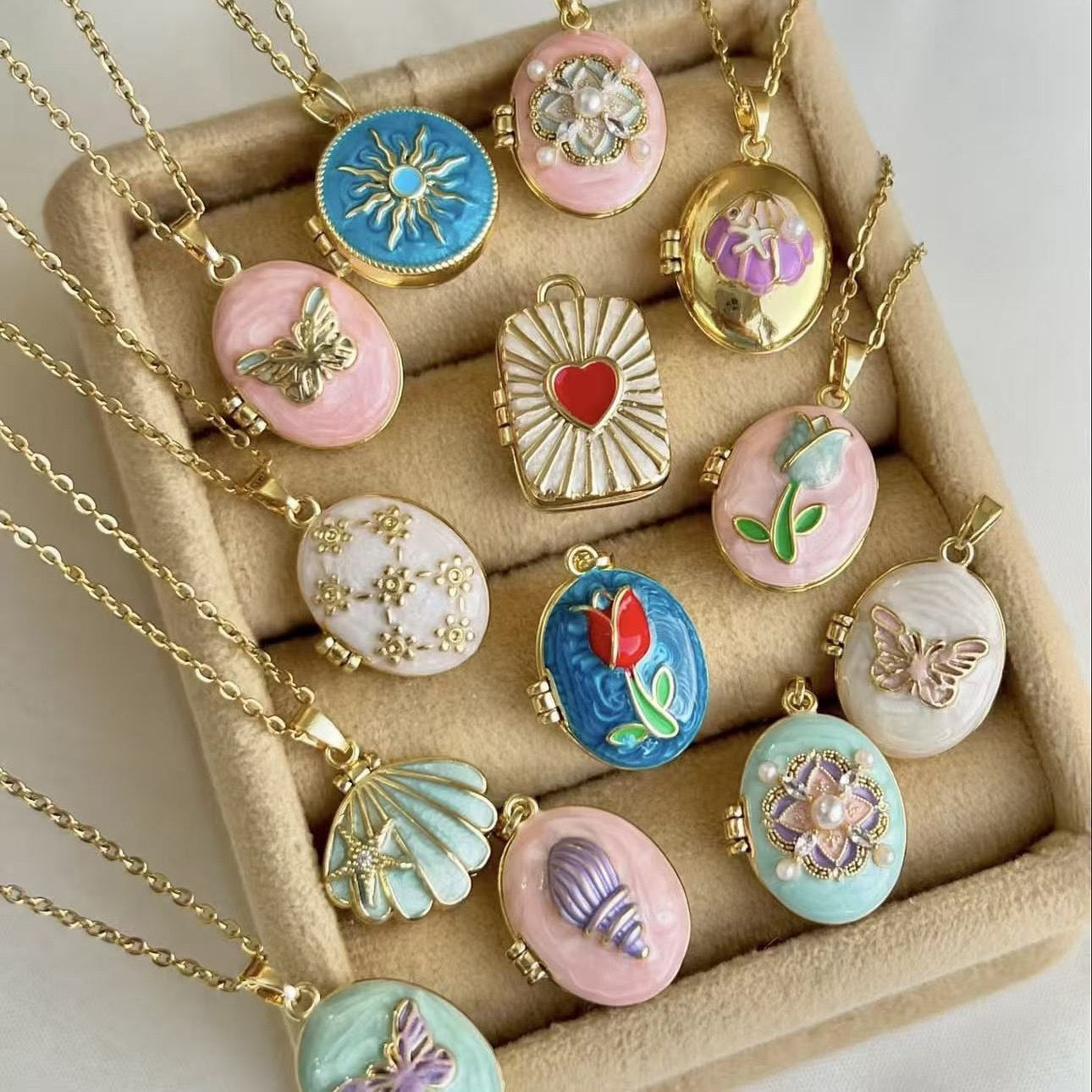 Secret Garden Locket Necklace – Vintage Floral & Butterfly Keepsake Pendant