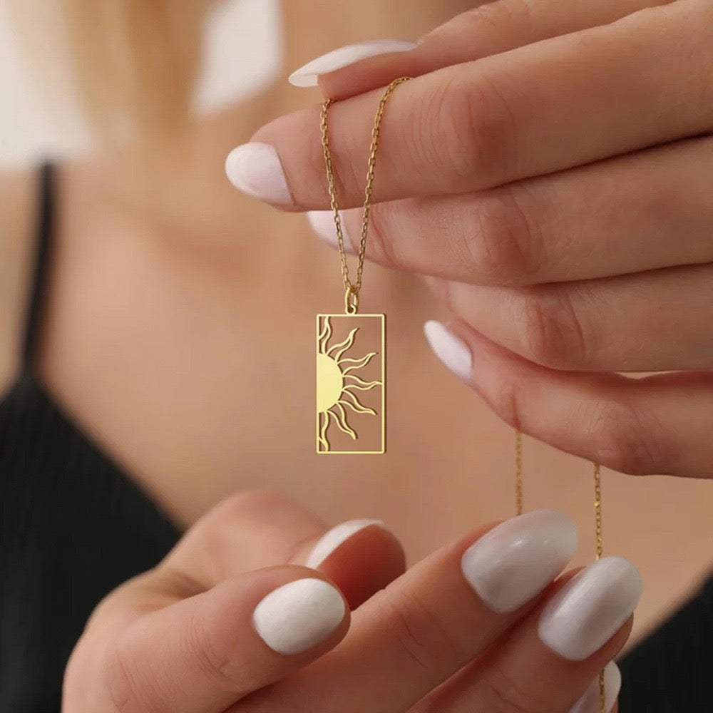 Minimalist Sunburst Necklace – Gold Sun Pendant Necklace, Celestial Jewelry, Sunshine Charm Necklace for Women