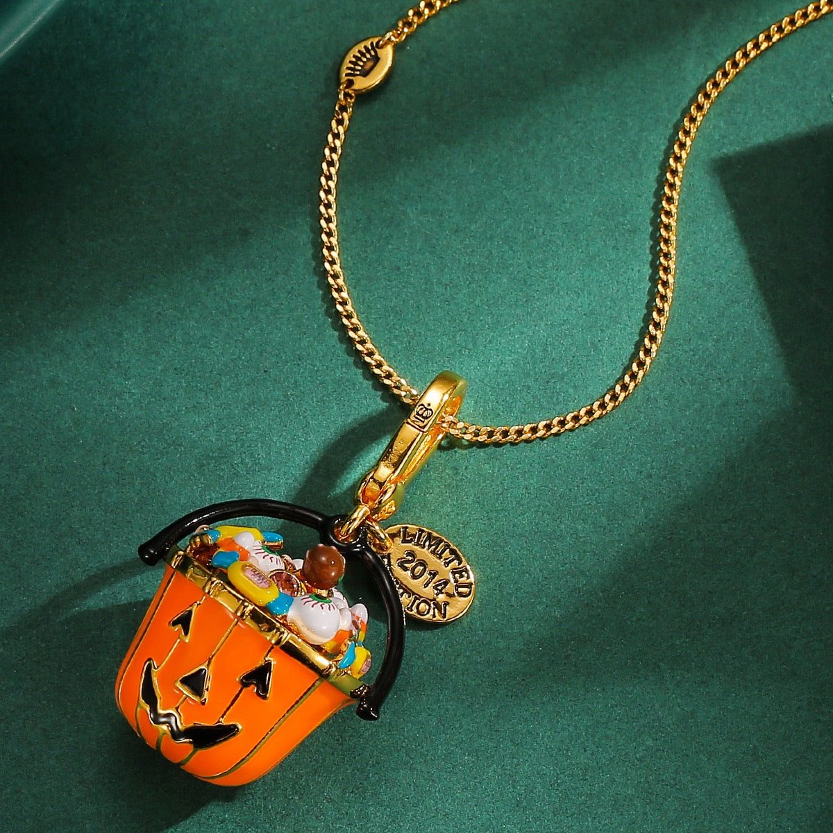 Halloween Pumpkin Candy Bucket Necklace – Trick-or-Treat Charm Pendant, Spooky Cute Halloween Jewelry, Festive Fall Accessory