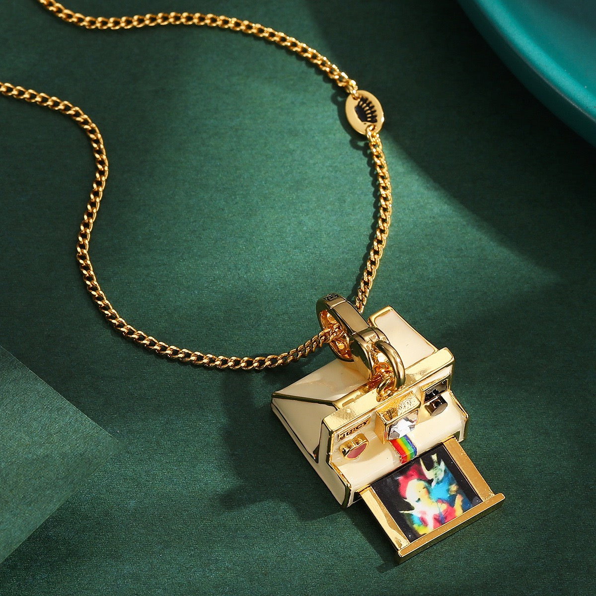 Retro Instant Camera Necklace – Vintage Polaroid Charm Pendant, Photography Lover Gift, Gold Statement Necklace