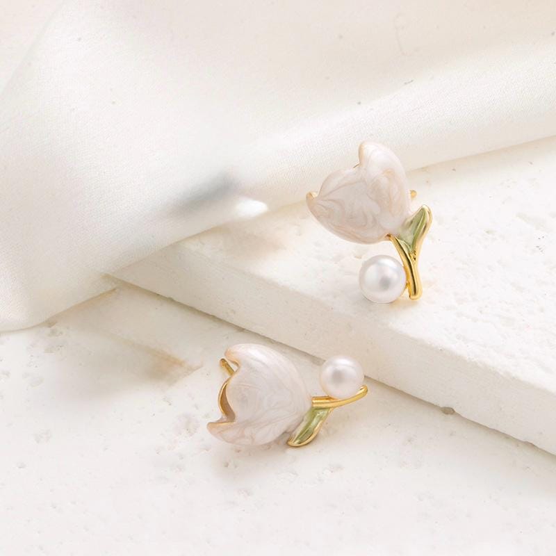 Enamel Tulip Pearl Stud Earrings – Elegant Floral Earrings, Minimalist Vintage Jewelry for Women